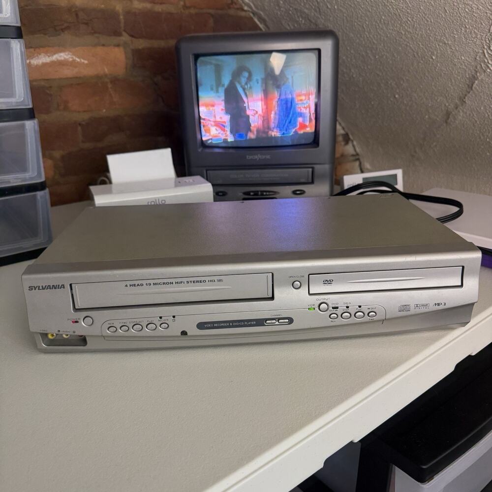 Sylvania VCR Recorder/DVD Player Combo SRD4900 Tested Works No Remote